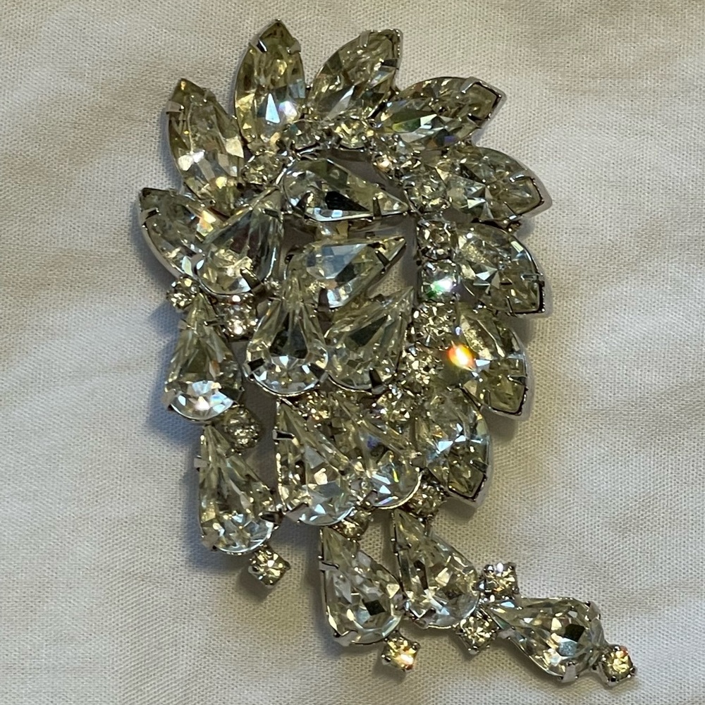Vintage KRAMER  Brooch.